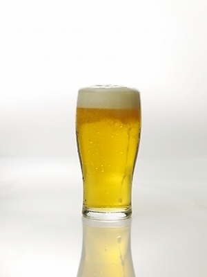 포토 JPG 잔 한잔 맥주 주류 생맥주 실내 사람없음 거품 알코올 맥주잔 국내포토 1 식기 음료 술잔 내부 파일형식