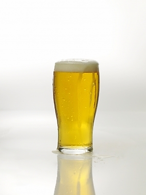 포토 JPG 잔 한잔 맥주 주류 생맥주 실내 사람없음 거품 알코올 맥주잔 국내포토 1 식기 음료 술잔 내부 파일형식