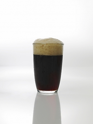 포토 JPG 잔 한잔 맥주 주류 생맥주 실내 사람없음 거품 알코올 맥주잔 흑맥주 국내포토 1 식기 음료 술잔 내부 파일형식