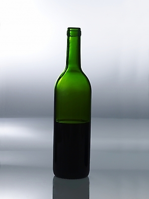 포토 JPG 와인잔 술병 주류 실내 사람없음 와인 알코올 병 레드와인 한병 국내포토 1 식기 음료 술잔 병_용기 내부 병_담는 파일형식