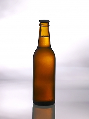 포토 JPG 술병 맥주 주류 실내 사람없음 알코올 병 맥주병 한병 국내포토 1 식기 음료 병_용기 내부 병_담는 파일형식