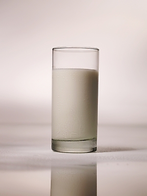 포토 JPG 음료 잔 유제품 한잔 실내 사람없음 컵 우유 물방울 흰우유 국내포토 1 식기 내부 파일형식