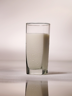 포토 JPG 음료 잔 유제품 한잔 실내 사람없음 컵 우유 물방울 흰우유 국내포토 1 식기 내부 파일형식