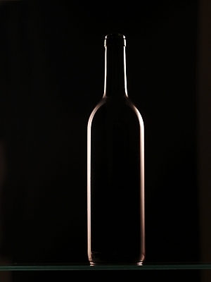 포토 JPG 컬러 술병 주류 실내 사람없음 와인 검은색 알코올 레드와인 한병 국내포토 1 음료 병_용기 내부 병_담는 파일형식