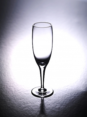 포토 JPG 식기 생활용품 잔 기념 주류 실내 사람없음 컵 한개 축하 알코올 샴페인 오브젝트 샴페인잔 국내포토 1 음료 컨셉 술잔 내부 파일형식