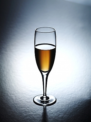포토 JPG 식기 잔 한잔 기념 주류 실내 사람없음 축하 알코올 샴페인 샴페인잔 국내포토 1 음료 컨셉 술잔 내부 파일형식