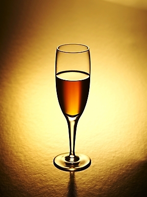 포토 JPG 식기 컬러 잔 한잔 기념 주류 실내 사람없음 갈색 축하 알코올 샴페인 샴페인잔 국내포토 1 음료 컨셉 술잔 내부 파일형식