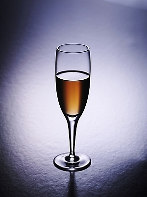 포토 JPG 식기 잔 한잔 기념 주류 실내 사람없음 축하 알코올 샴페인 샴페인잔 국내포토 1 음료 컨셉 술잔 내부 파일형식