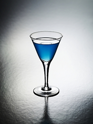 포토 JPG 식기 잔 한잔 주류 실내 사람없음 파란색 알코올 칵테일 칵테일잔 국내포토 1 음료 컬러 술잔 내부 파일형식