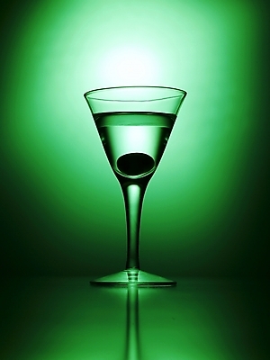 포토 JPG 식기 컬러 잔 한잔 주류 실내 사람없음 초록색 알코올 칵테일 칵테일잔 국내포토 1 음료 술잔 내부 파일형식