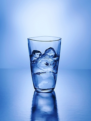 포토 JPG 식기 음료 잔 실내 사람없음 컵 물 얼음 얼음물 국내포토 자연요소 내부 파일형식