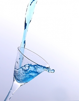 포토 JPG 식기 잔 주류 실내 사람없음 알코올 칵테일 붓기 칵테일잔 국내포토 음료 술잔 모션 내부 파일형식