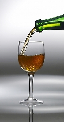 포토 JPG 술병 잔 한잔 기념 주류 실내 사람없음 축하 알코올 붓기 샴페인 샴페인잔 국내포토 1 식기 음료 컨셉 술잔 모션 병_용기 내부 파일형식