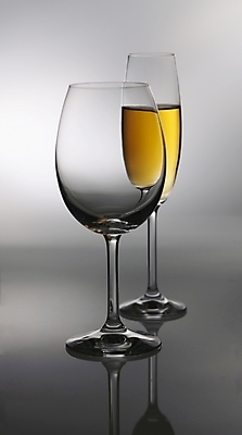 포토 JPG 잔 기념 주류 실내 사람없음 축하 알코올 샴페인 샴페인잔 두잔 빈잔 국내포토 식기 음료 컨셉 2 술잔 내부 파일형식