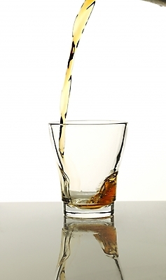 포토 JPG 잔 한잔 주류 실내 사람없음 붓기 양주 양주잔 국내포토 1 식기 음료 술잔 모션 내부 파일형식