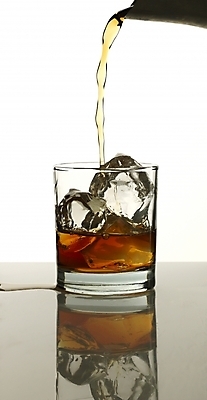 포토 JPG 잔 한잔 주류 실내 사람없음 얼음 양주 양주잔 언더락 국내포토 자연요소 1 식기 음료 술잔 내부 파일형식