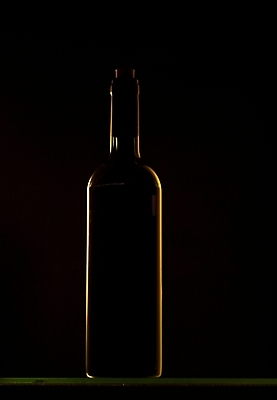 포토 JPG 실루엣 와인잔 술병 주류 실내 사람없음 와인 알코올 병 한병 국내포토 1 식기 음료 술잔 병_용기 촬영기법 내부 병_담는 파일형식