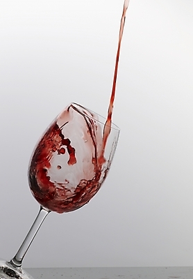 포토 JPG 식기 와인잔 한잔 주류 실내 사람없음 와인 알코올 붓기 레드와인 국내포토 1 음료 술잔 모션 내부 파일형식