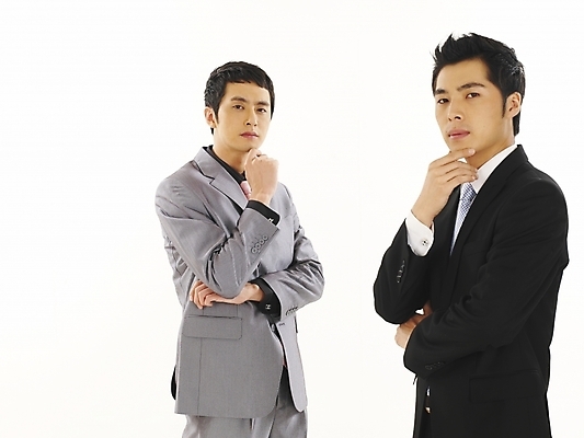 포토 JPG 스튜디오촬영 남자 생각 비즈니스 서기 누끼 사람 정장 두명 30대 비즈니스라이프 청춘 한국인 직장인 비즈니스맨 동료 고민 남자만 성인남자만 장년만 장년남자만 성인만 국내포토 직업 라이프스타일 옷 감정 컨셉 관계 모션 실내 동양인 장년 파일형식