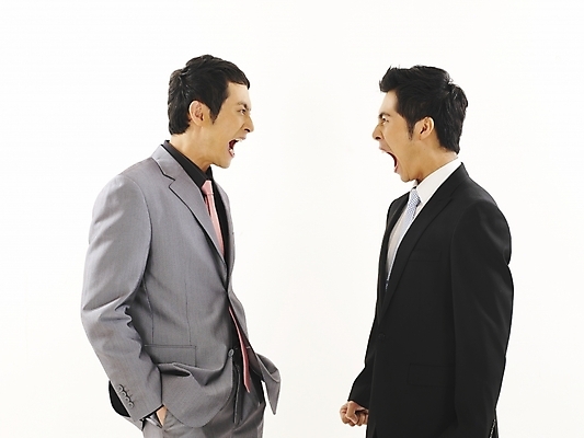 포토 JPG 스튜디오촬영 남자 비즈니스 부분 서기 누끼 사람 정장 상반신 두명 30대 비즈니스라이프 청춘 경쟁 한국인 직장인 비즈니스맨 동료 싸움 남자만 성인남자만 장년만 장년남자만 성인만 국내포토 직업 라이프스타일 옷 컨셉 관계 모션 실내 동양인 장년 파일형식