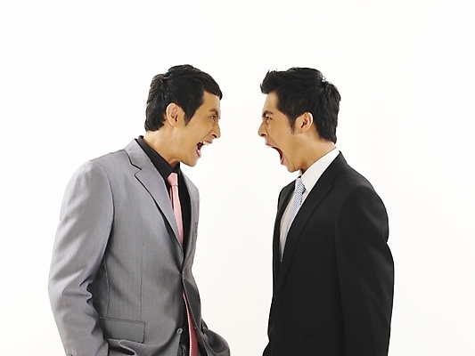 포토 JPG 스튜디오촬영 남자 비즈니스 부분 서기 누끼 사람 정장 상반신 두명 30대 비즈니스라이프 청춘 경쟁 한국인 직장인 비즈니스맨 동료 싸움 남자만 성인남자만 장년만 장년남자만 성인만 국내포토 직업 라이프스타일 옷 컨셉 관계 모션 실내 동양인 장년 파일형식