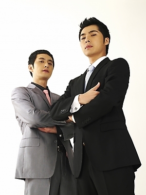 포토 JPG 스튜디오촬영 남자 비즈니스 부분 서기 누끼 사람 정장 상반신 두명 30대 비즈니스라이프 청춘 팔짱 한국인 직장인 비즈니스맨 동료 남자만 성인남자만 장년만 장년남자만 성인만 국내포토 직업 라이프스타일 옷 컨셉 관계 모션 실내 동양인 장년 파일형식