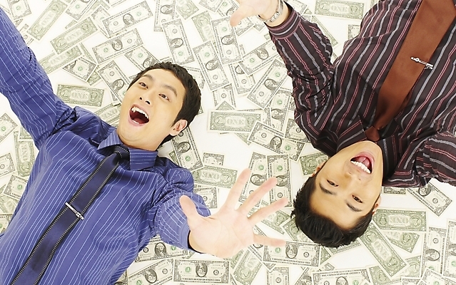 포토 JPG 스튜디오촬영 남자 행복 와이셔츠 지폐 돈 비즈니스 부분 성공 사람 상반신 두명 30대 금융 비즈니스라이프 청춘 하이앵글 눕기 달러 기쁨 한국인 직장인 비즈니스맨 동료 즐거움 외화 남자만 성인남자만 장년만 장년남자만 성인만 국내포토 직업 라이프스타일 감정 뷰포인트 컨셉 셔츠 관계 모션 실내 동양인 장년 경제 재산 파일형식