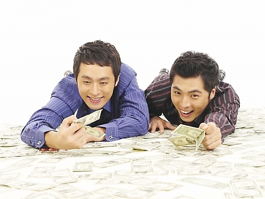 포토 JPG 스튜디오촬영 남자 행복 엎드리기 와이셔츠 지폐 돈 비즈니스 부분 성공 사람 상반신 두명 30대 금융 비즈니스라이프 청춘 달러 기쁨 한국인 직장인 비즈니스맨 동료 즐거움 외화 남자만 성인남자만 장년만 장년남자만 성인만 국내포토 직업 라이프스타일 감정 컨셉 셔츠 관계 모션 실내 동양인 장년 경제 재산 파일형식