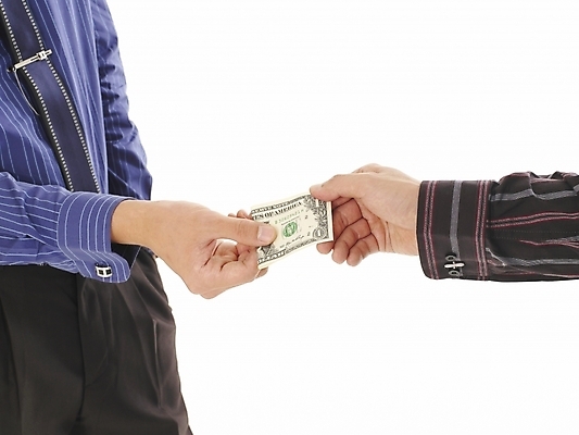 포토 JPG 스튜디오촬영 손 남자 와이셔츠 지폐 돈 비즈니스 부분 사람 손짓 두명 신체부위 30대 비즈니스라이프 청춘 달러 한국인 직장인 비즈니스맨 동료 외화 뇌물 요청 부정적 청탁 장년만 성인만 국내포토 직업 라이프스타일 감정 컨셉 셔츠 관계 모션 실내 동양인 장년 금융 재산 파일형식