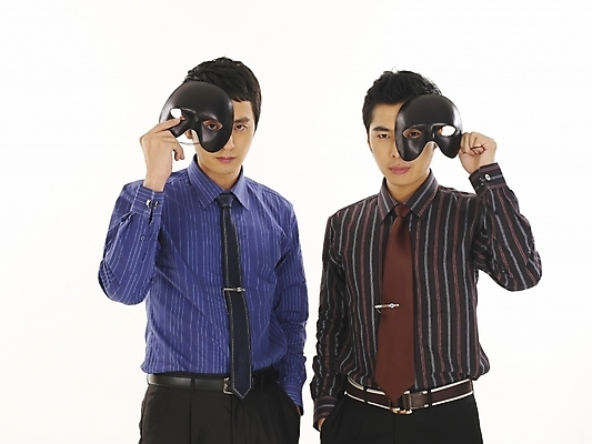 포토 JPG 스튜디오촬영 남자 와이셔츠 비즈니스 부분 가면 서기 누끼 사람 상반신 두명 30대 비즈니스라이프 청춘 경쟁 한국인 직장인 비즈니스맨 속임수 동료 싸움 대등 남자만 성인남자만 장년만 장년남자만 성인만 이중적 국내포토 직업 라이프스타일 컨셉 셔츠 관계 모션 실내 동양인 장년 파일형식