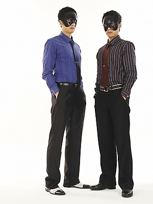 포토 JPG 스튜디오촬영 전신 남자 와이셔츠 비즈니스 가면 서기 누끼 사람 두명 30대 비즈니스라이프 청춘 경쟁 한국인 직장인 비즈니스맨 속임수 동료 싸움 대등 남자만 성인남자만 장년만 장년남자만 성인만 이중적 국내포토 직업 라이프스타일 컨셉 셔츠 관계 모션 실내 동양인 장년 파일형식