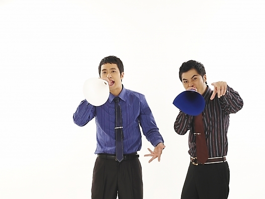 포토 JPG 스튜디오촬영 남자 와이셔츠 비즈니스 부분 협력 안내 서기 누끼 사람 상반신 두명 30대 비즈니스라이프 청춘 확성기 한국인 직장인 비즈니스맨 알림 동료 남자만 성인남자만 장년만 장년남자만 성인만 국내포토 직업 라이프스타일 컨셉 셔츠 관계 모션 실내 동양인 장년 파일형식