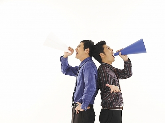 포토 JPG 스튜디오촬영 남자 와이셔츠 비즈니스 부분 협력 안내 서기 누끼 사람 상반신 두명 30대 비즈니스라이프 청춘 확성기 한국인 직장인 비즈니스맨 알림 동료 남자만 성인남자만 장년만 장년남자만 성인만 국내포토 직업 라이프스타일 컨셉 셔츠 관계 모션 실내 동양인 장년 파일형식