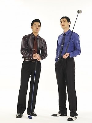 포토 JPG 스튜디오촬영 전신 남자 와이셔츠 골프 비즈니스 관계 레저 협력 서기 누끼 사람 취미 두명 30대 레포츠 비즈니스라이프 청춘 골프채 한국인 직장인 비즈니스맨 동료 남자만 성인남자만 장년만 장년남자만 성인만 국내포토 직업 라이프스타일 컨셉 셔츠 모션 골프용품 실내 동양인 장년 구기 파일형식