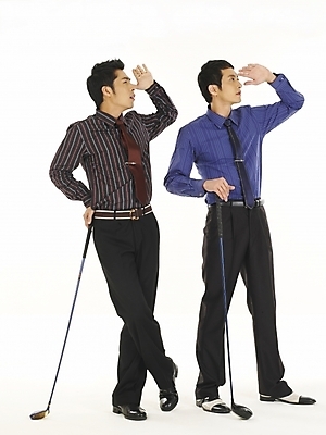 포토 JPG 스튜디오촬영 전신 남자 와이셔츠 골프 비즈니스 관계 레저 협력 서기 누끼 사람 20대 취미 두명 레포츠 비즈니스라이프 청춘 골프채 한국인 직장인 비즈니스맨 동료 남자만 성인남자만 청년만 청년남자만 성인만 국내포토 직업 라이프스타일 컨셉 셔츠 모션 골프용품 실내 동양인 청년 구기 파일형식