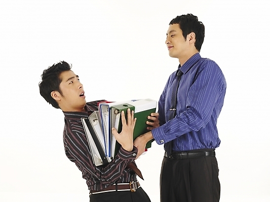 포토 JPG 스튜디오촬영 남자 와이셔츠 비즈니스 부분 사람 상반신 20대 두명 비즈니스라이프 청춘 한국인 업무 작업 직장인 비즈니스맨 작업실 상사 동료 부하 업무과다 파일박스 남자만 성인남자만 청년만 청년남자만 성인만 국내포토 직업 라이프스타일 컨셉 셔츠 관계 실내 동양인 청년 상자 파일형식