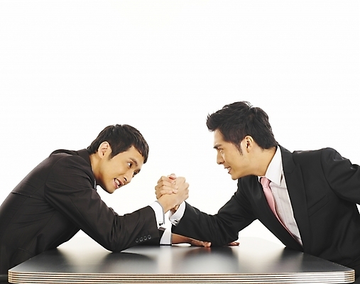 포토 JPG 스튜디오촬영 남자 가구 회사 비즈니스 부분 탁자 회의 협상 사람 앉기 정장 상반신 20대 두명 비즈니스라이프 청춘 사무실 경쟁 한국인 직장인 비즈니스맨 책상 동료 사무용가구 팔씨름 남자만 성인남자만 청년만 청년남자만 성인만 국내포토 직업 라이프스타일 옷 생활용품 컨셉 관계 모션 놀이 실내 동양인 청년 파일형식