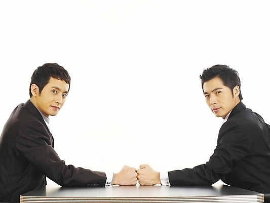 포토 JPG 스튜디오촬영 남자 가구 회사 비즈니스 부분 탁자 회의 협력 협상 사람 앉기 정장 손짓 상반신 20대 두명 비즈니스라이프 청춘 사무실 경쟁 한국인 직장인 비즈니스맨 책상 동료 사무용가구 남자만 성인남자만 청년만 청년남자만 성인만 국내포토 직업 라이프스타일 옷 생활용품 컨셉 관계 모션 실내 동양인 청년 파일형식