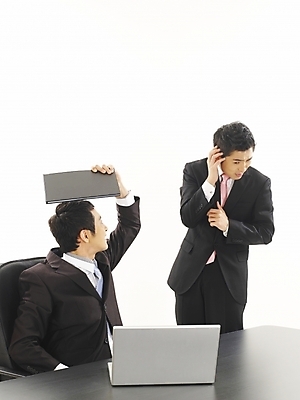 포토 JPG 스튜디오촬영 남자 커피 가구 회사 비즈니스 부분 탁자 사람 앉기 정장 상반신 20대 두명 비즈니스라이프 노트북 컴퓨터 청춘 사무실 한국인 업무 직장인 비즈니스맨 작업실 찻잔 상사 꾸지람 책상 동료 부하 결재 사무용가구 남자만 성인남자만 청년만 청년남자만 성인만 국내포토 직업 라이프스타일 옷 음료 생활용품 컨셉 관계 모션 잔 실내 동양인 청년 전자제품 작업 체벌 파일형식