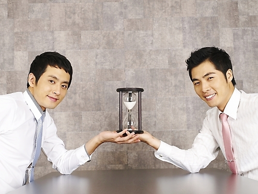 포토 JPG 남자 가구 와이셔츠 회사 비즈니스 부분 탁자 회의 실내 사람 앉기 상반신 20대 두명 비즈니스라이프 청춘 사무실 한국인 시간 직장인 비즈니스맨 모래시계 책상 동료 사무용가구 남자만 성인남자만 청년만 청년남자만 성인만 국내포토 직업 라이프스타일 모래 시계 생활용품 컨셉 셔츠 관계 모션 동양인 청년 내부 파일형식