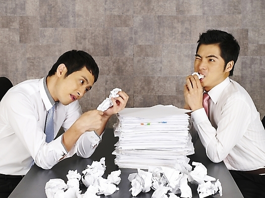 포토 JPG 남자 종이 가구 와이셔츠 회사 비즈니스 부분 탁자 회의 실내 피곤 사람 앉기 상반신 20대 두명 비즈니스라이프 청춘 사무실 한국인 분노 업무 작업 직장인 비즈니스맨 작업실 책상 동료 문서 업무과다 사무용가구 불만 남자만 성인남자만 청년만 청년남자만 성인만 국내포토 직업 라이프스타일 감정 생활용품 컨셉 셔츠 관계 모션 동양인 청년 내부 파일형식