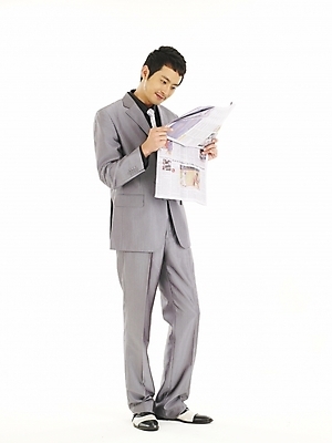포토 JPG 스튜디오촬영 전신 모델 직업 남자 포즈 비즈니스 모션 한명 서기 누끼 사람 정장 20대 성인 앞모습 청춘 한국인 직장인 비즈니스맨 신문 영자신문 남자만 남자한명만 성인남자만 청년만 청년남자만 청년남자한명만 성인한명만 성인남자한명만 성인만 국내포토 1 옷 뷰포인트 컨셉 실내 동양인 청년 간행물 뉴스 파일형식