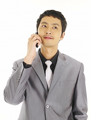 포토 JPG 스튜디오촬영 모델 직업 남자 과학 포즈 비즈니스 부분 모션 커뮤니케이션 정보통신 대화 한명 미소 웃음 누끼 사람 정장 상반신 20대 성인 앞모습 스마트폰 청춘 통신기기 한국인 직장인 비즈니스맨 전화기 통화 남자만 남자한명만 성인남자만 청년만 청년남자만 청년남자한명만 성인한명만 성인남자한명만 성인만 국내포토 1 옷 뷰포인트 컨셉 통신 실내 표정 말하기 동양인 청년 핸드폰 스마트기기 기계 정보 파일형식