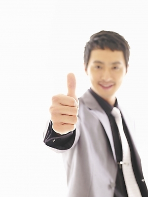 포토 JPG 스튜디오촬영 모델 직업 남자 포즈 비즈니스 부분 모션 성공 한명 미소 웃음 누끼 사람 정장 손짓 상반신 20대 성인 앞모습 청춘 한국인 엄지손가락 최고 직장인 비즈니스맨 자신감 남자만 남자한명만 성인남자만 청년만 청년남자만 청년남자한명만 성인한명만 성인남자한명만 성인만 국내포토 1 옷 감정 뷰포인트 컨셉 손가락 실내 표정 동양인 청년 파일형식