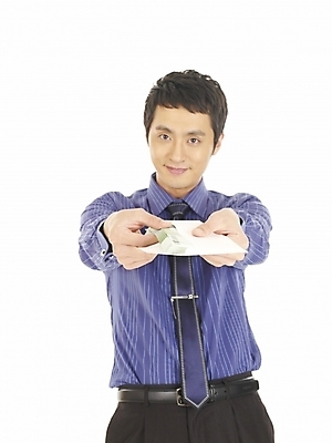 포토 JPG 스튜디오촬영 모델 직업 남자 포즈 와이셔츠 지폐 돈 비즈니스 부분 모션 성공 한명 미소 웃음 누끼 사람 상반신 20대 성인 앞모습 금융 경제 청춘 달러 기쁨 한국인 직장인 비즈니스맨 즐거움 외화 남자만 남자한명만 성인남자만 청년만 청년남자만 청년남자한명만 성인한명만 성인남자한명만 성인만 국내포토 1 감정 뷰포인트 컨셉 셔츠 실내 표정 동양인 청년 재산 파일형식