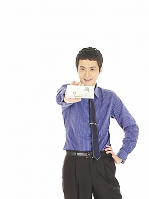 포토 JPG 스튜디오촬영 모델 직업 남자 포즈 와이셔츠 지폐 돈 비즈니스 부분 모션 성공 한명 미소 웃음 누끼 사람 상반신 20대 성인 앞모습 금융 경제 청춘 달러 기쁨 한국인 직장인 비즈니스맨 즐거움 외화 남자만 남자한명만 성인남자만 청년만 청년남자만 청년남자한명만 성인한명만 성인남자한명만 성인만 국내포토 1 감정 뷰포인트 컨셉 셔츠 실내 표정 동양인 청년 재산 파일형식