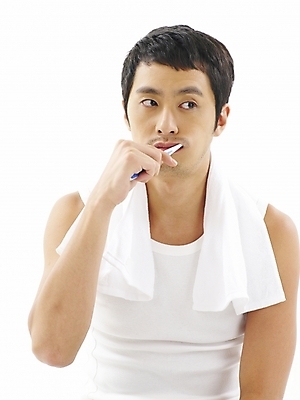 포토 JPG 스튜디오촬영 라이프스타일 남자 러닝셔츠 부분 아침 한명 누끼 사람 상반신 20대 성인 수건 민소매 뷰티 한국인 양치 속옷 출근준비 남자만 남자한명만 성인남자만 청년만 청년남자만 청년남자한명만 성인한명만 성인남자한명만 성인만 국내포토 주간 1 옷 셔츠 상의 실내 동양인 청년 생활 위생용품 청결 출근 파일형식