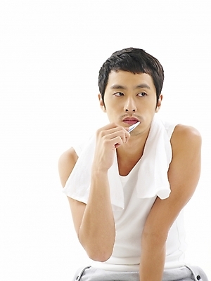 포토 JPG 스튜디오촬영 라이프스타일 남자 러닝셔츠 부분 아침 한명 누끼 사람 상반신 20대 성인 수건 민소매 뷰티 한국인 양치 속옷 출근준비 남자만 남자한명만 성인남자만 청년만 청년남자만 청년남자한명만 성인한명만 성인남자한명만 성인만 국내포토 주간 1 옷 셔츠 상의 실내 동양인 청년 생활 위생용품 청결 출근 파일형식