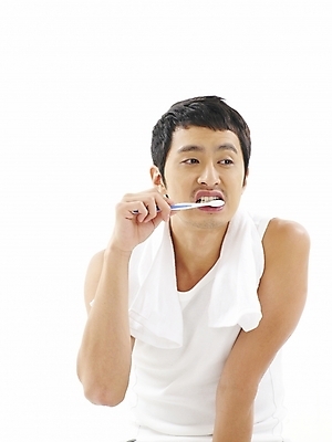 포토 JPG 스튜디오촬영 라이프스타일 남자 러닝셔츠 부분 아침 한명 누끼 사람 상반신 20대 성인 수건 민소매 뷰티 한국인 양치 속옷 출근준비 남자만 남자한명만 성인남자만 청년만 청년남자만 청년남자한명만 성인한명만 성인남자한명만 성인만 국내포토 주간 1 옷 셔츠 상의 실내 동양인 청년 생활 위생용품 청결 출근 파일형식