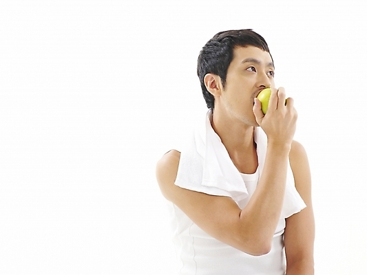 포토 JPG 스튜디오촬영 라이프스타일 웰빙 남자 음식 러닝셔츠 다이어트 과일 부분 아침 건강 한명 누끼 사람 상반신 20대 성인 수건 민소매 한국인 속옷 사과 출근준비 풋사과 아오리사과 남자만 남자한명만 성인남자만 청년만 청년남자만 청년남자한명만 성인한명만 성인남자한명만 성인만 국내포토 주간 1 옷 셔츠 상의 실내 동양인 청년 생활 위생용품 출근 파일형식